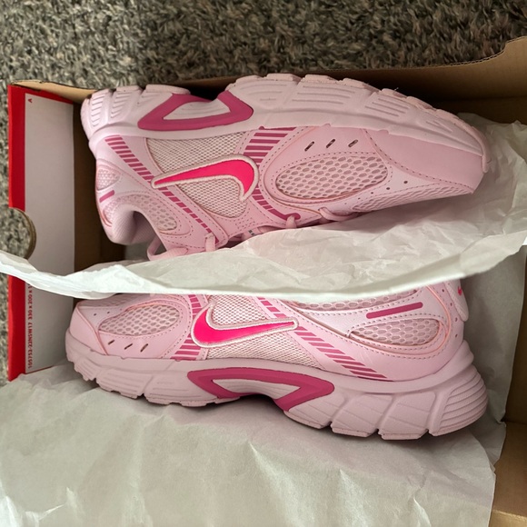 NIKE V5 RNR - Picture 3 of 5